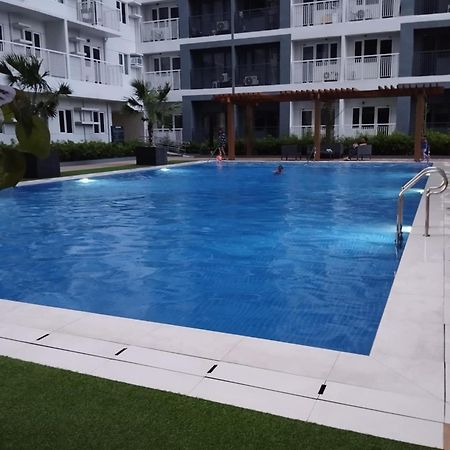 Rj Elite Escape 2Br Condo W Balcony Near Sm Iloilo Exterior foto