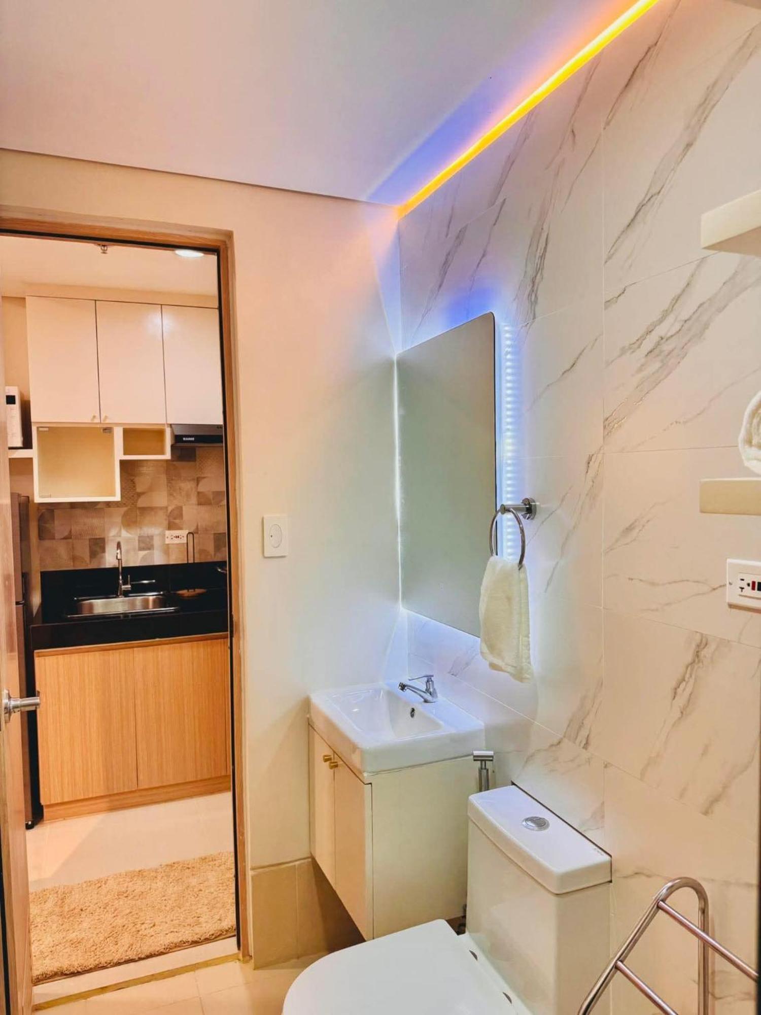 Rj Elite Escape 2Br Condo W Balcony Near Sm Iloilo Exterior foto