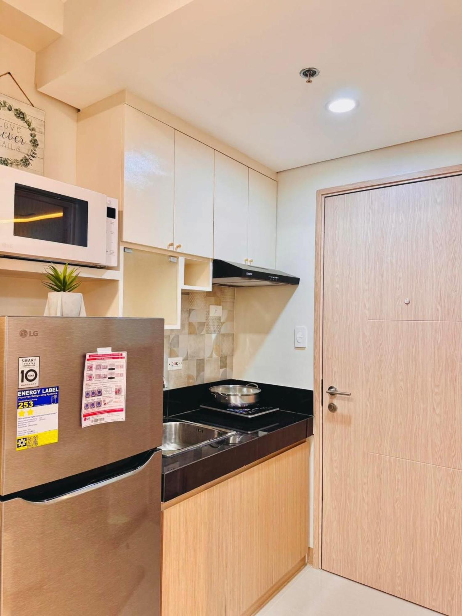 Rj Elite Escape 2Br Condo W Balcony Near Sm Iloilo Exterior foto