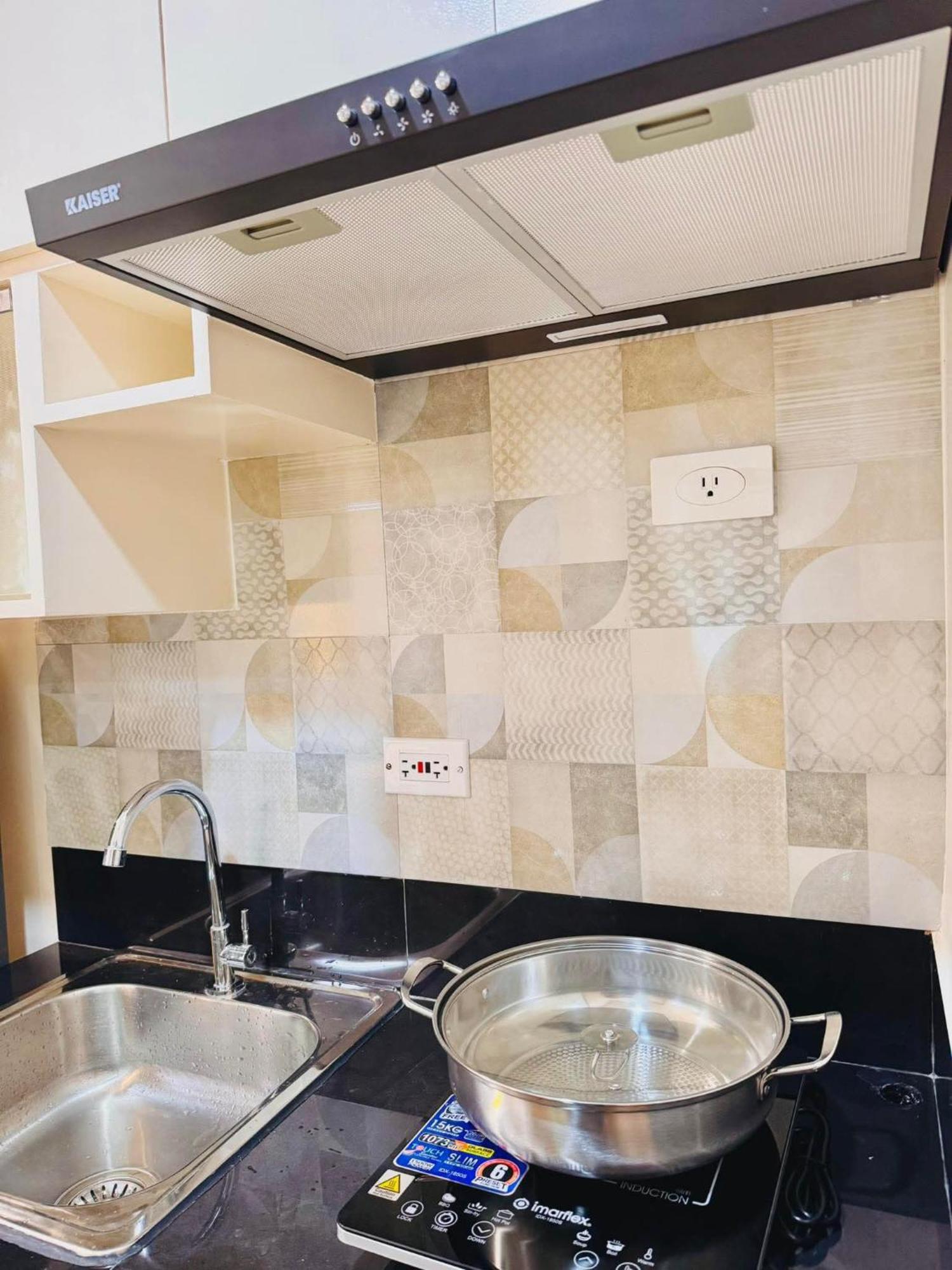 Rj Elite Escape 2Br Condo W Balcony Near Sm Iloilo Exterior foto